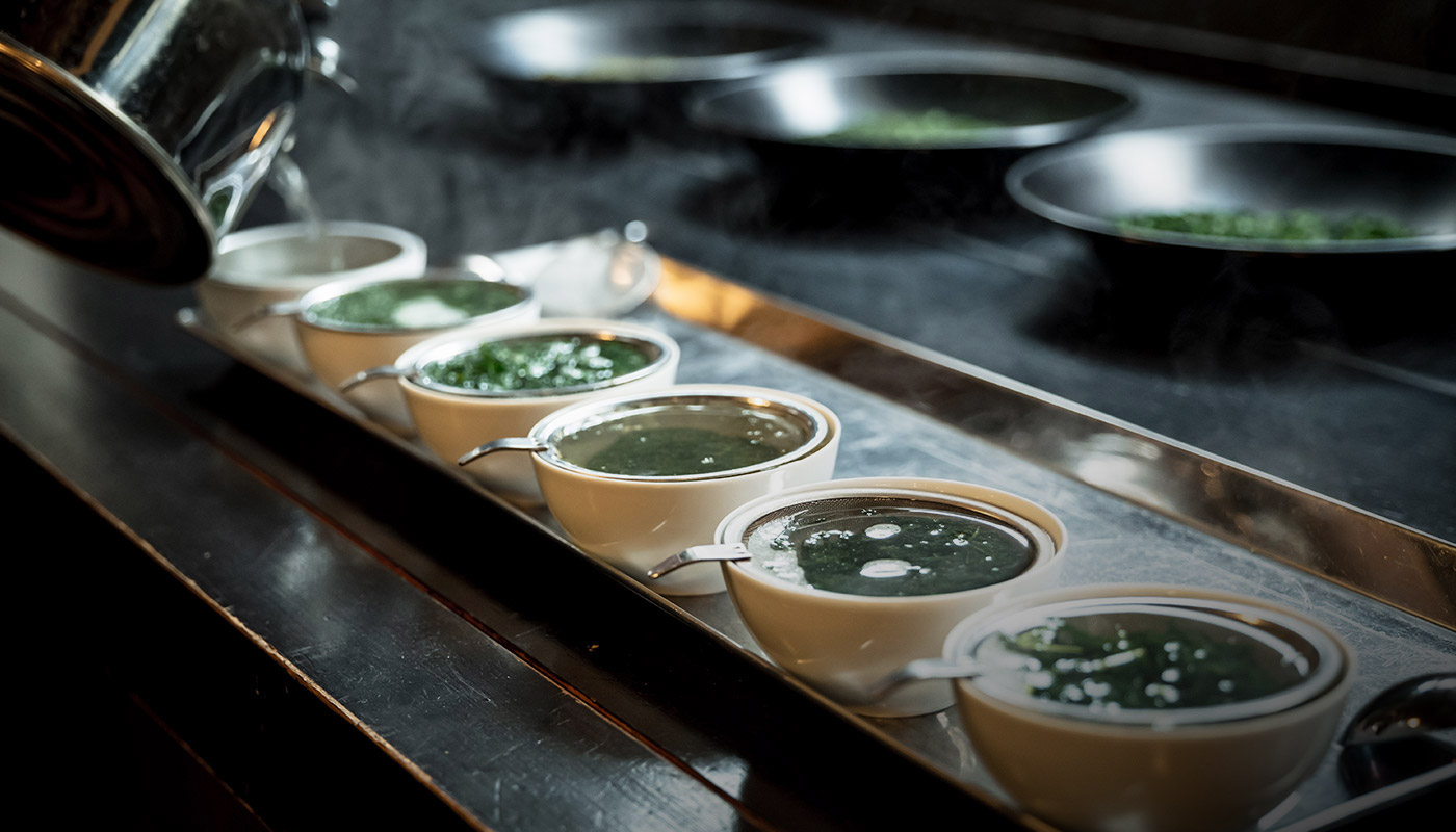 甘味や旨味の中に「苦渋味」を感じるお茶本来の味わいを楽しんでほしい