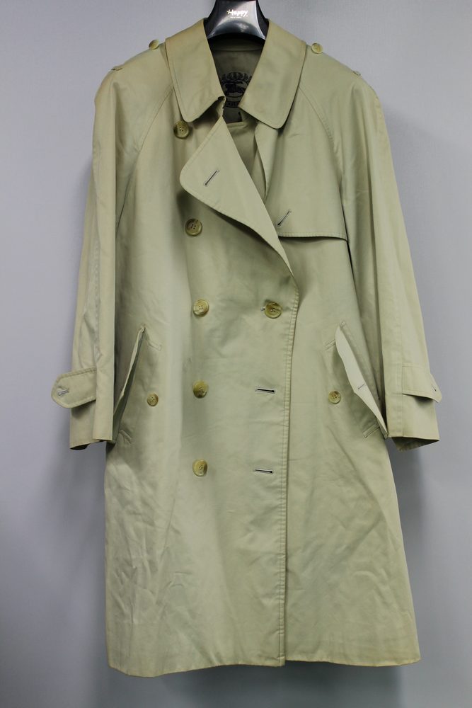 BURBERRY トレンチコートのケア前（before）の実物写真